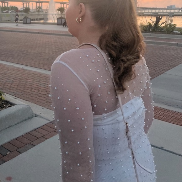 White Pearl Outfit - Picture 4 of 6